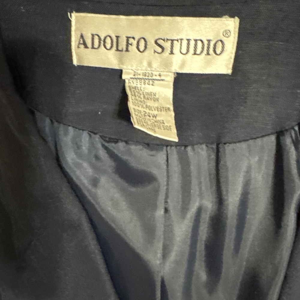 Adolfo Studio like navy women’s blazer 24w.